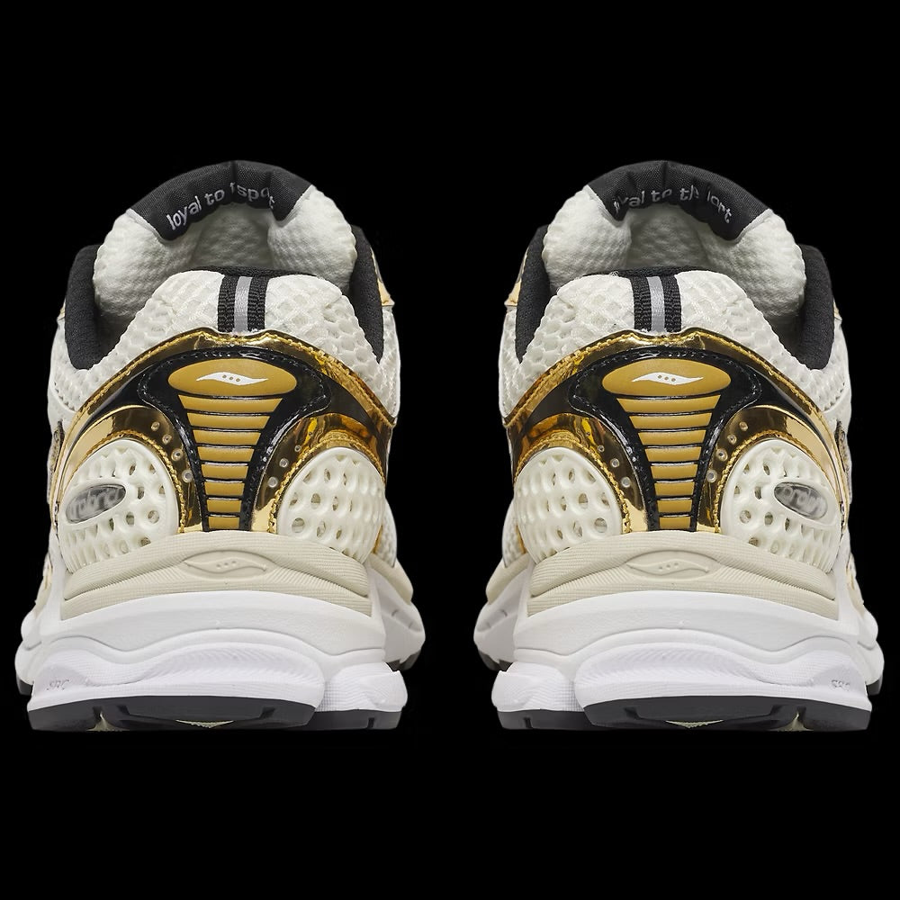 SAUCONY : PROGRID TRIUMPH 4