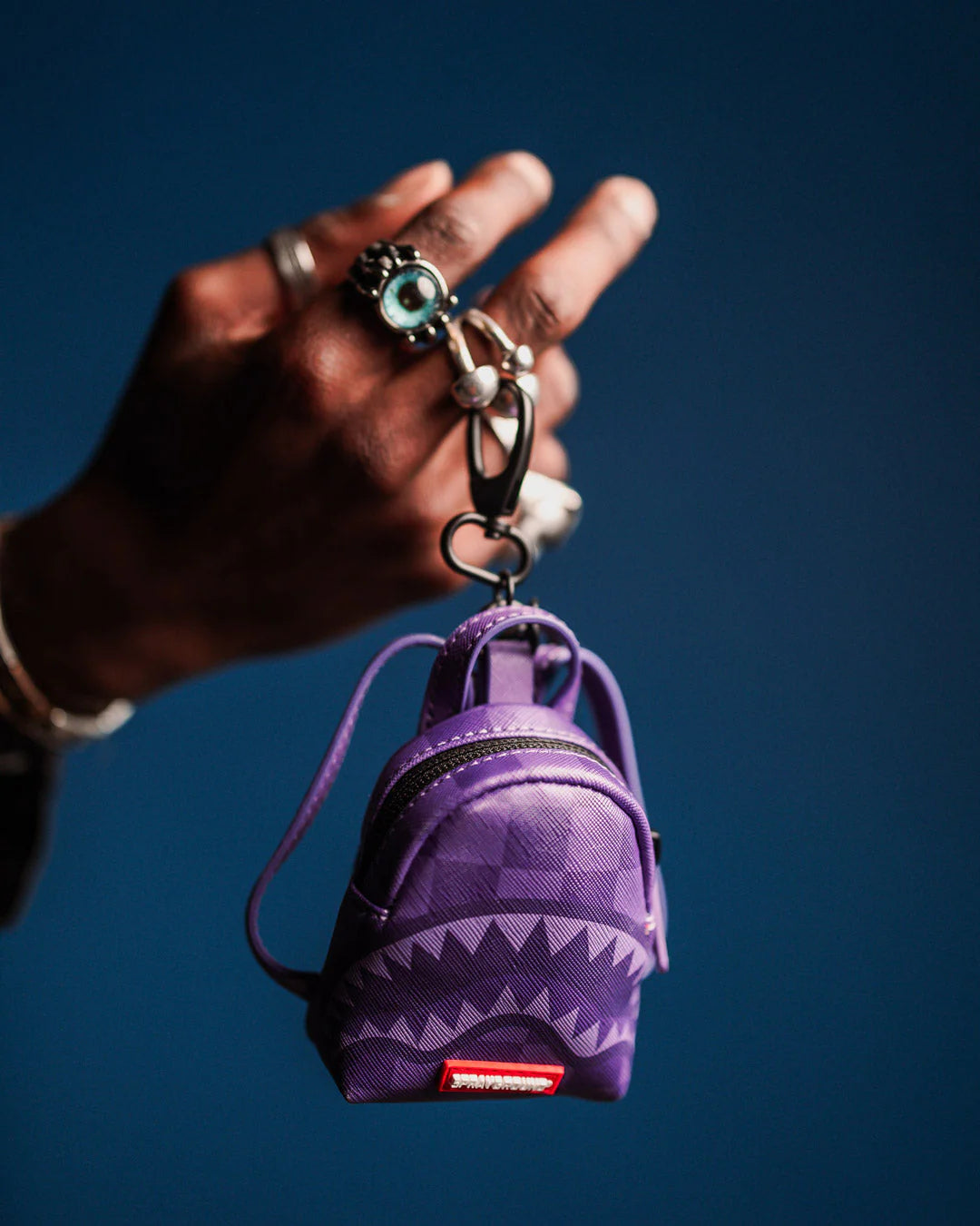 SPRAYGROUND: ALL SYSTEMS GO SHARKS IN PARIS KEYCHAIN