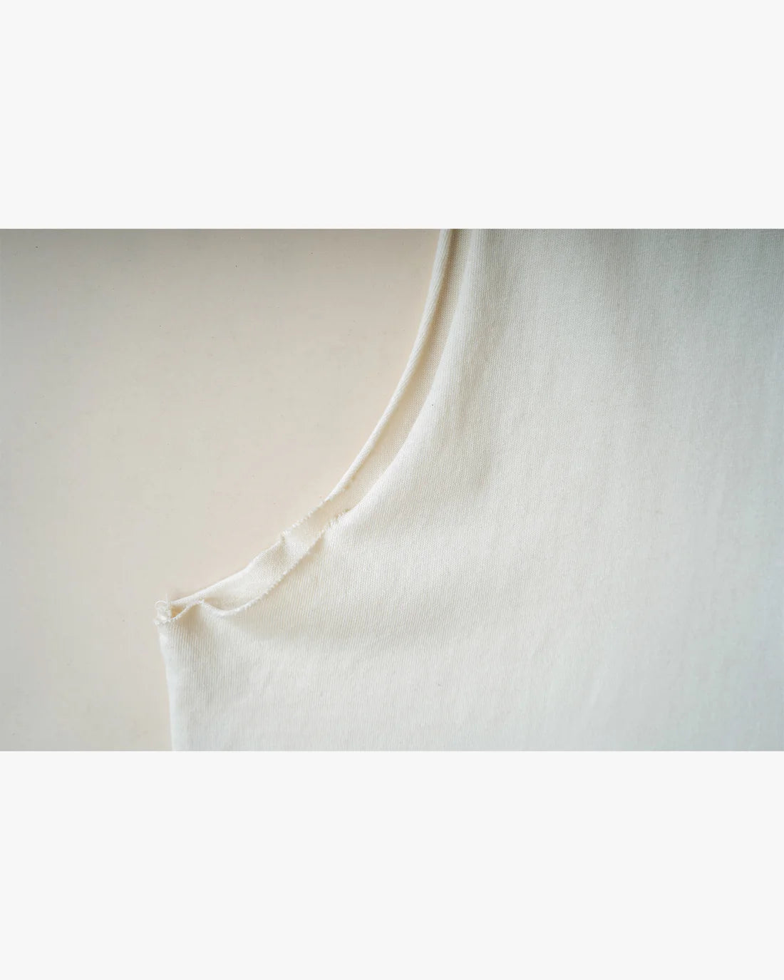 8586: SLEEVELESS MUSCLE TEE (CREAM)