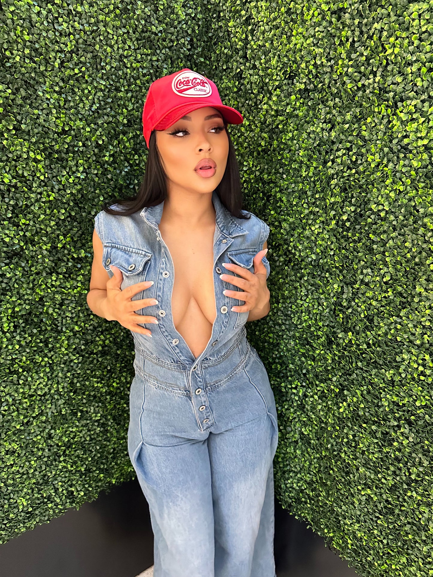 8586 SLEEVELESS DENIM ROMPER: close up front view
