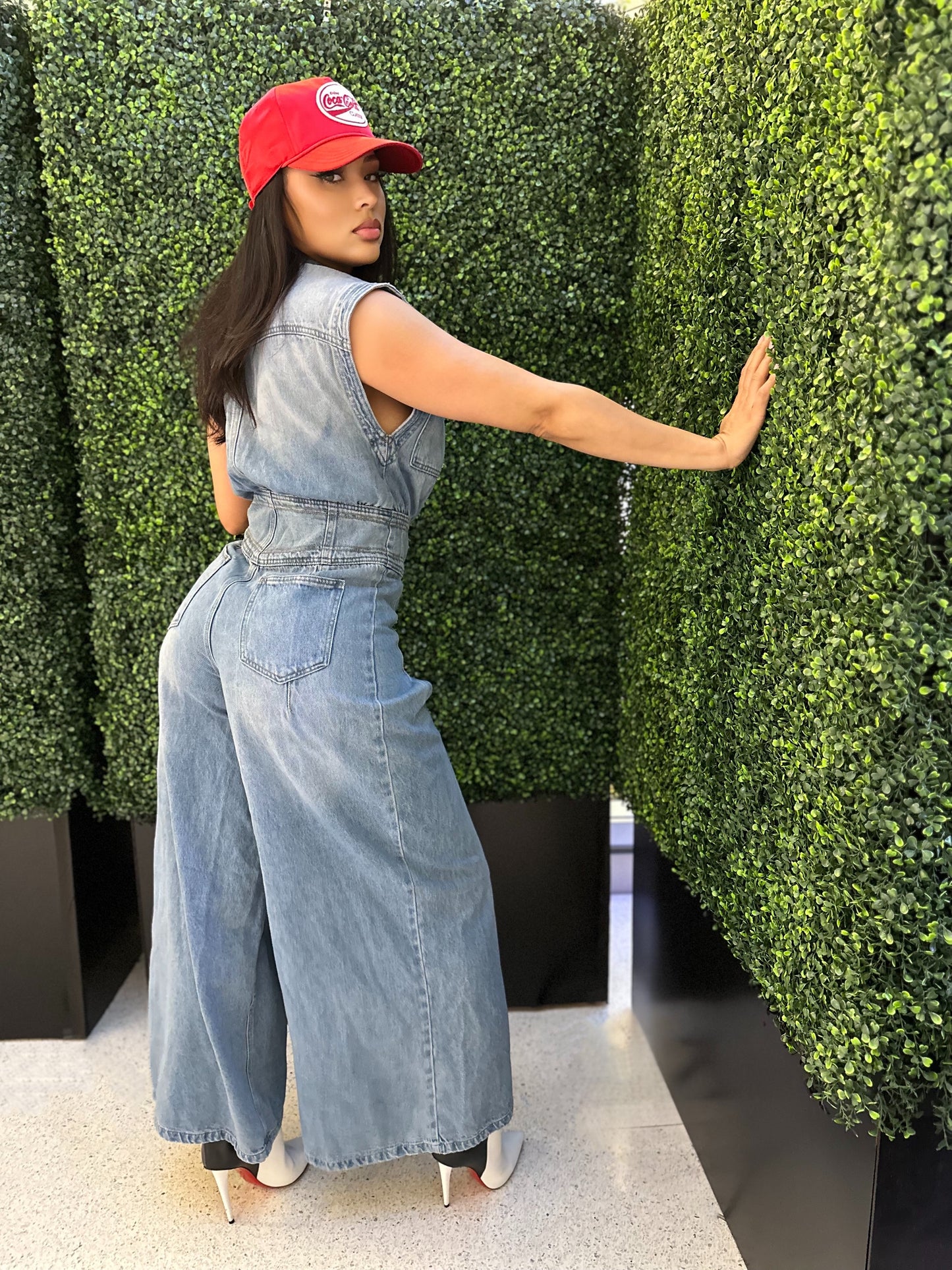 8586 SLEEVELESS DENIM ROMPER: wide leg back view
