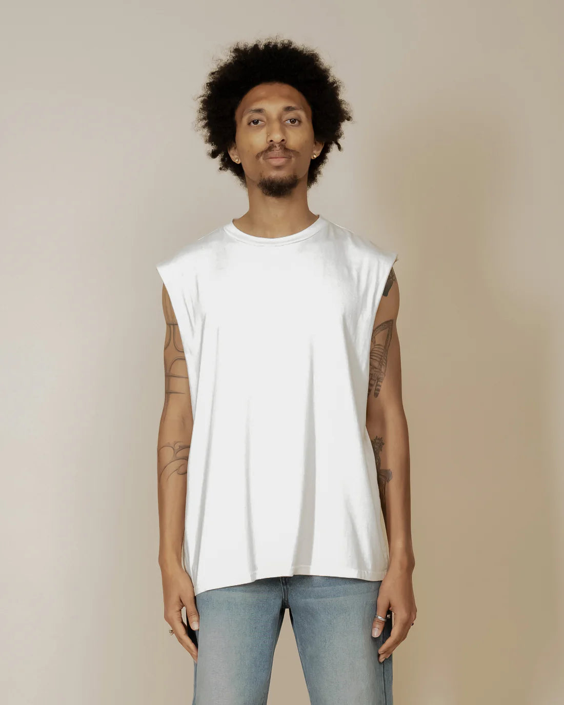8586: SLEEVELESS MUSCLE TEE (CREAM) front view on model