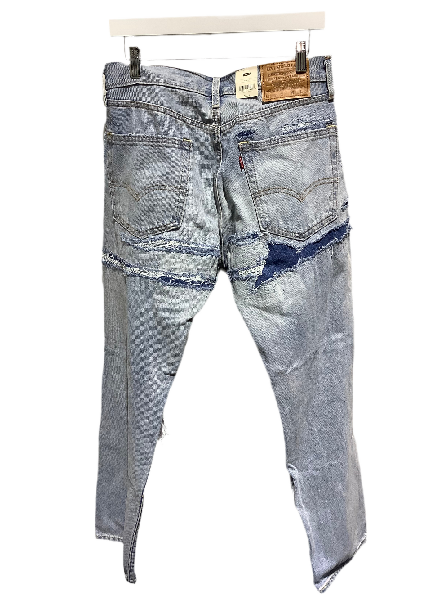 LEVIS PREMIUM: DISTRESSED STRAIGHT LEG JEANS