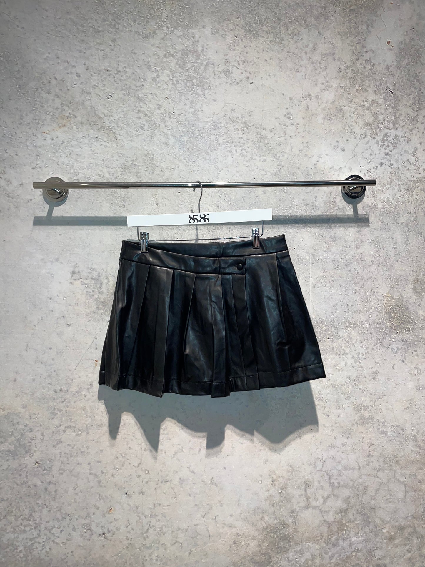 8586: PLEATED LEATHER SKIRT