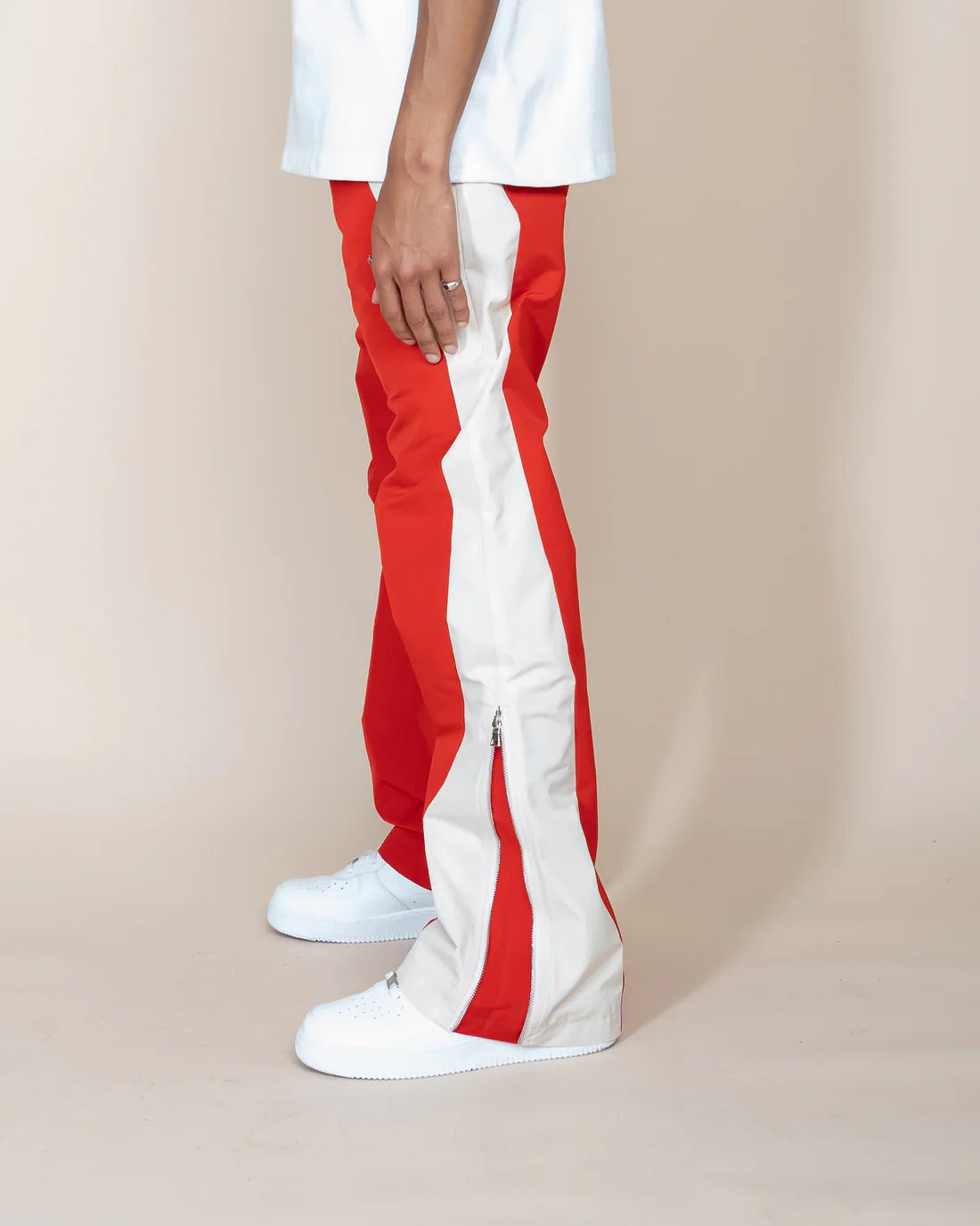 EPTM: NANDO FLARE PANTS (side view on model)
