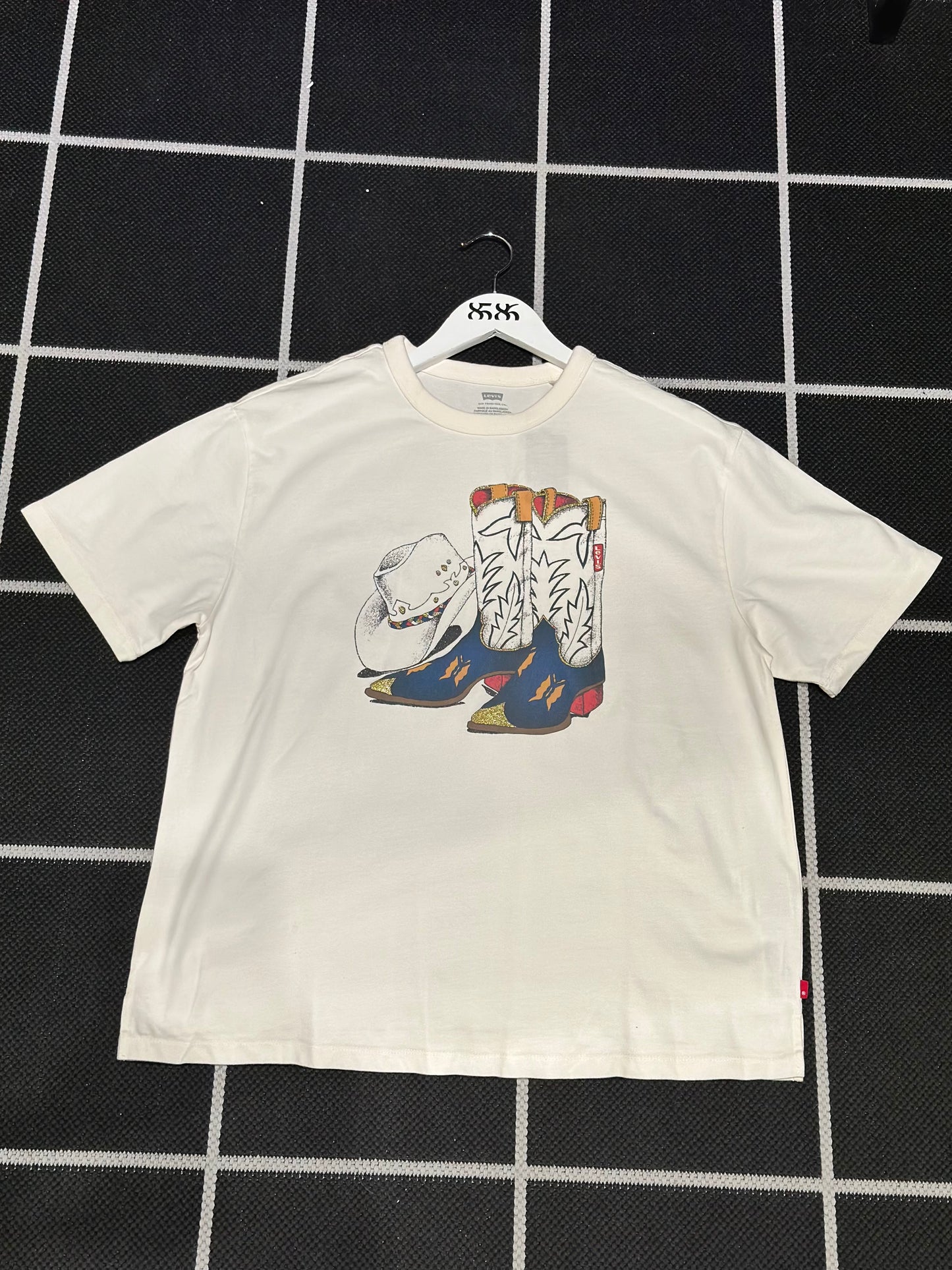 LEVIS: WESTERN BOOTS GRAPHIC TEE