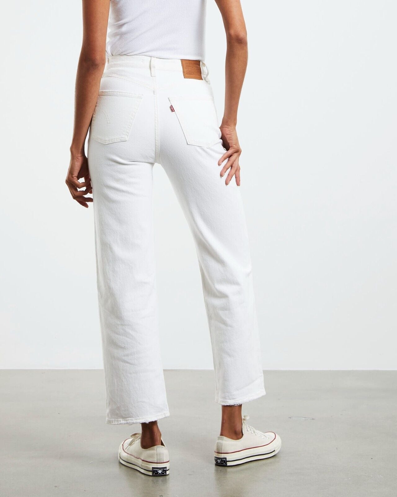 LEVI’S: RIBCAGE STRAIGHT ANKLE WOMEN'S JEANS (back view on model)