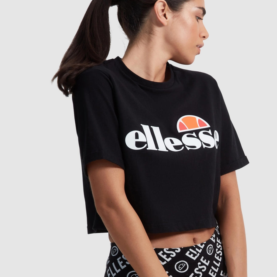 ellesse women black logo crop t-shirt - 8586 (on model)