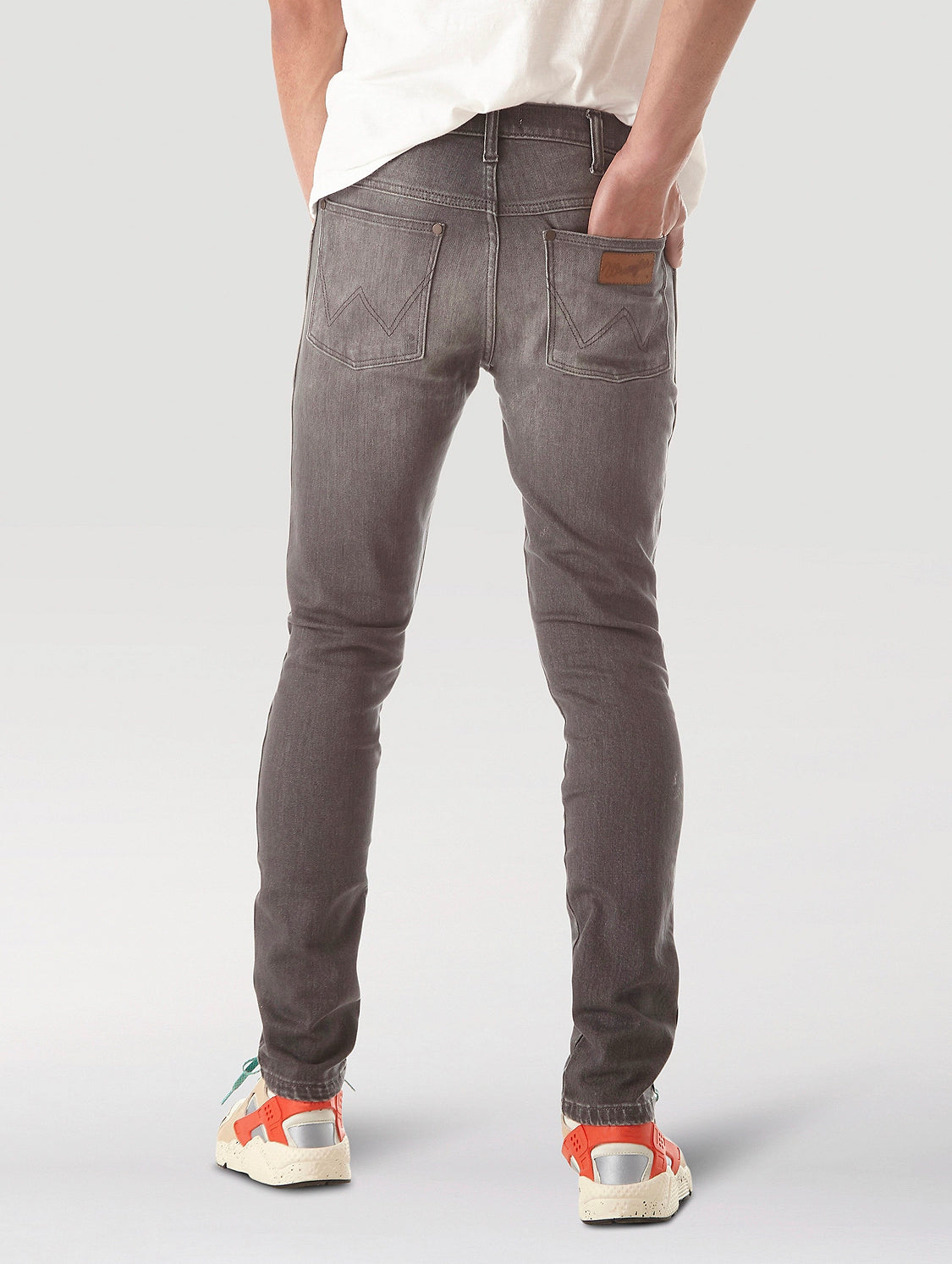 WRANGLER MEN'S DUSTY BLACK LARSTON DENIM JEANS - 8586