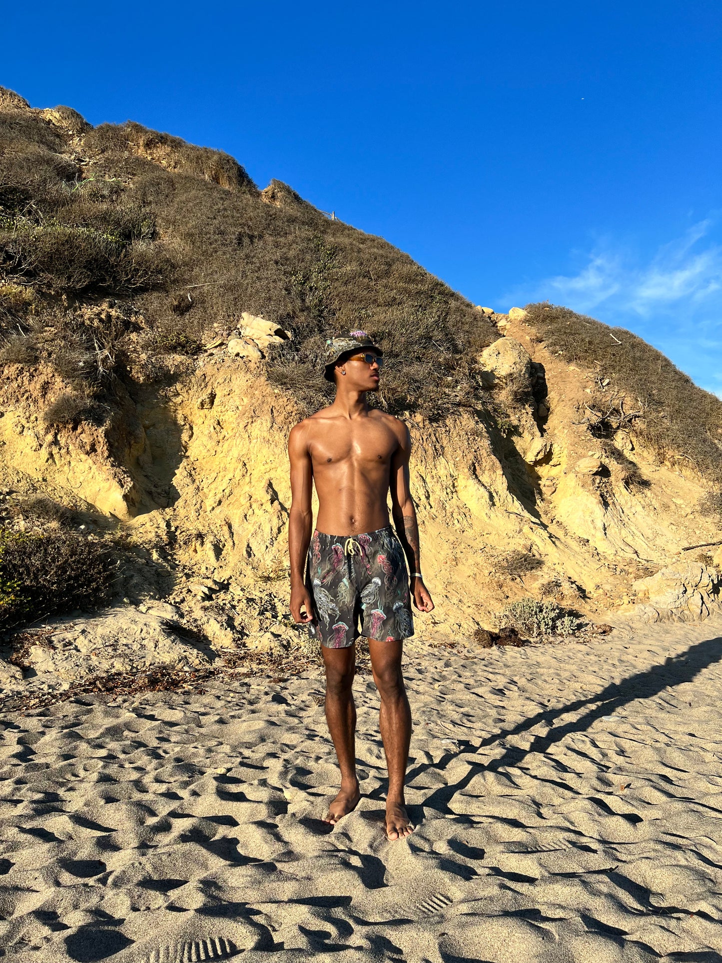 PSYCHO TUNA: SEA NETTLE POOL SHORTS