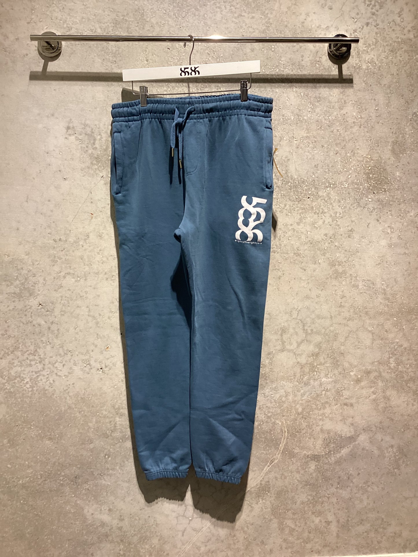 8586: DRAWSTRING URBAN LOGO SWEATPANTS