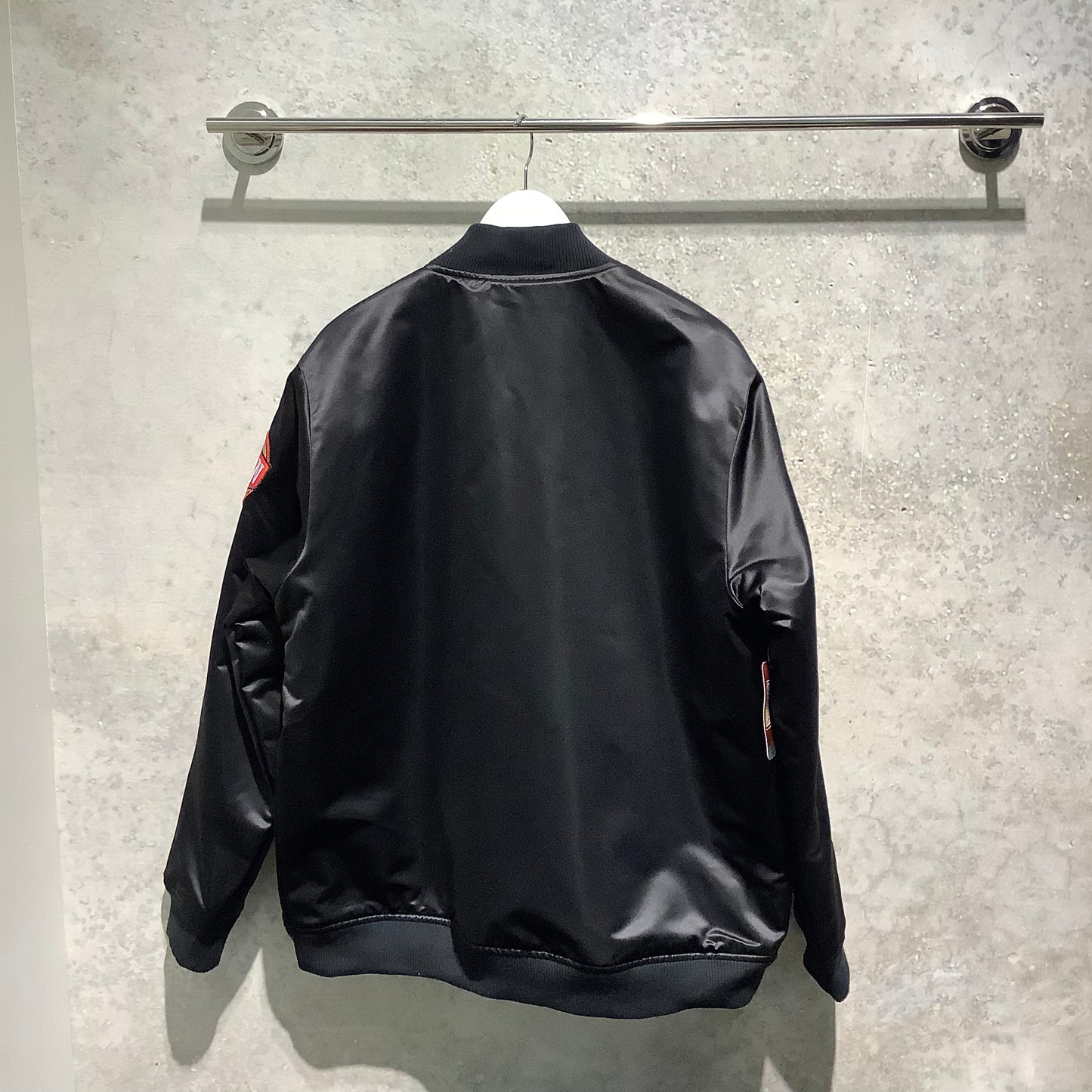 Mitchell & Ness: NBA FLIGHT SATIN BOMBER JACKET LA LAKERS (back view hanging)