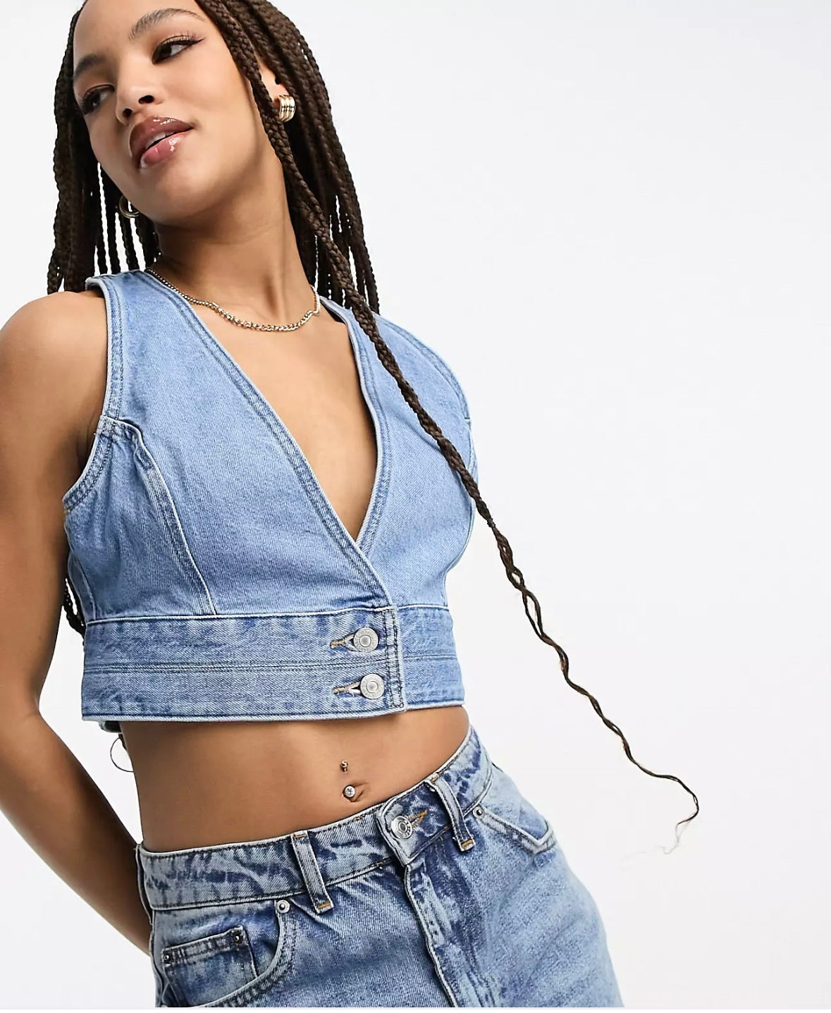 LEVIS: RAINE DENIM CROP TOP (close view on model)