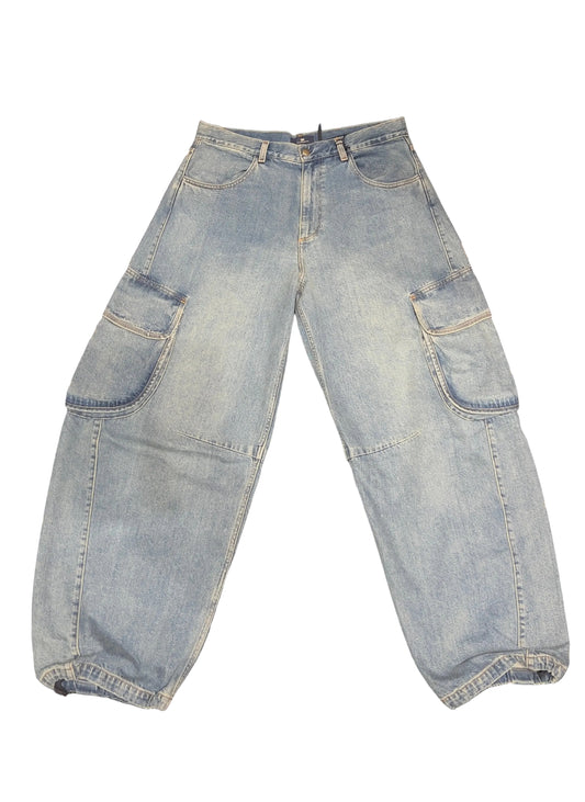 LEVI’S VINTAGE: BAGGY FIT CARGO POCKET JEANS
