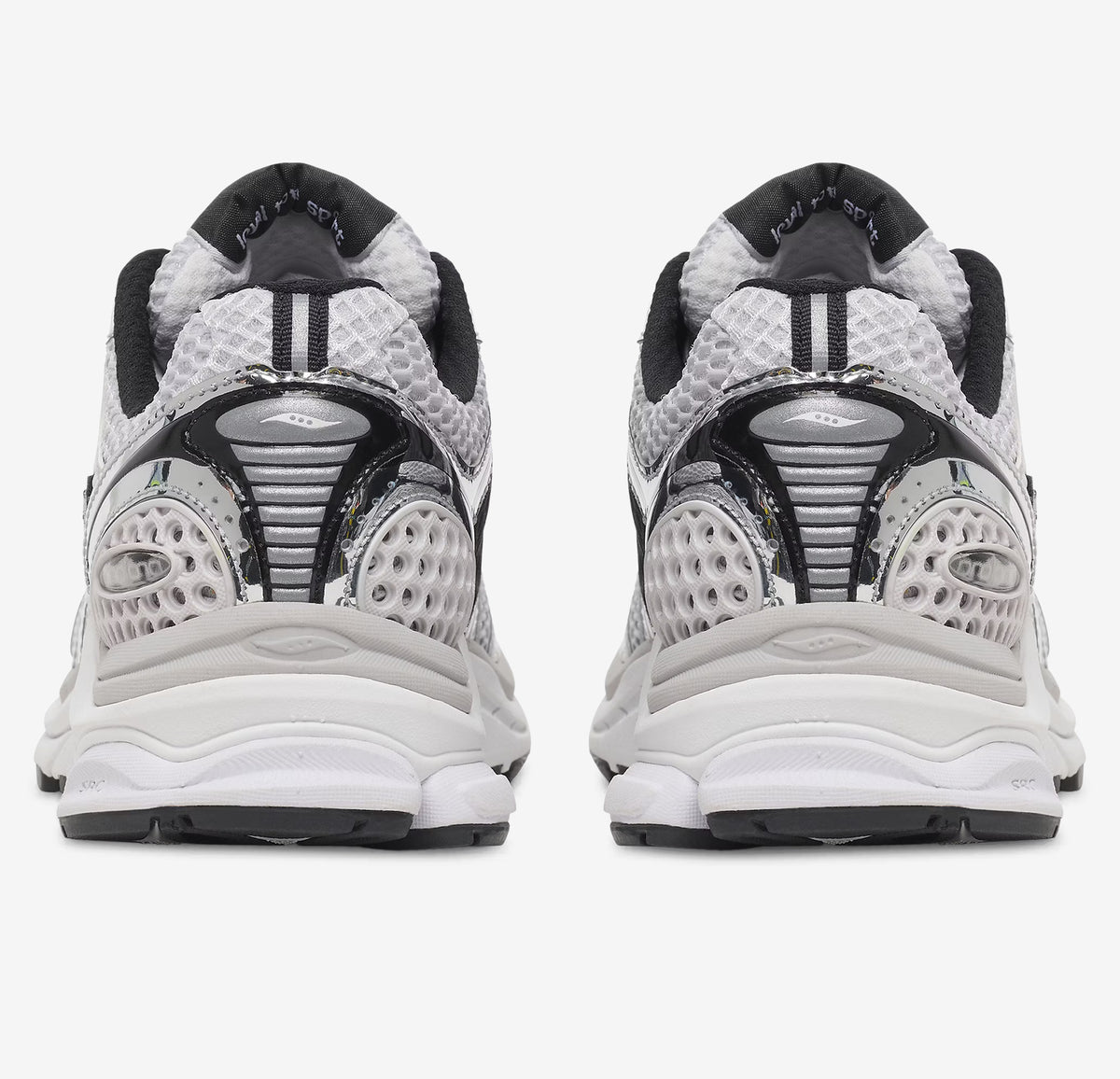 SAUCONY: PROGRID TRIUMPH 4