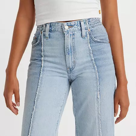 LEVIS: BAGGY DAD RECRAFTED CROPPED JEANS (close up view)