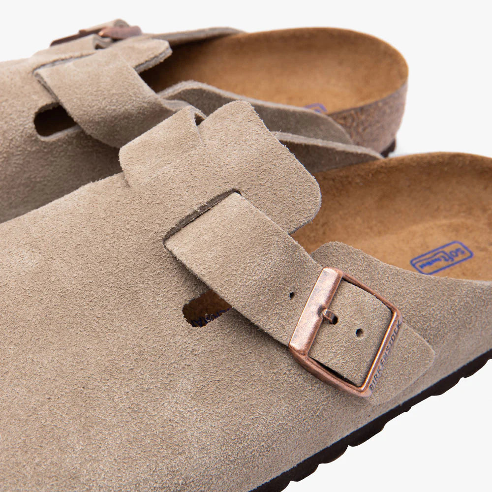 BIRKENSTOCK: BOSTON SUEDE LEATHER CLOG (SUEDE) close up 