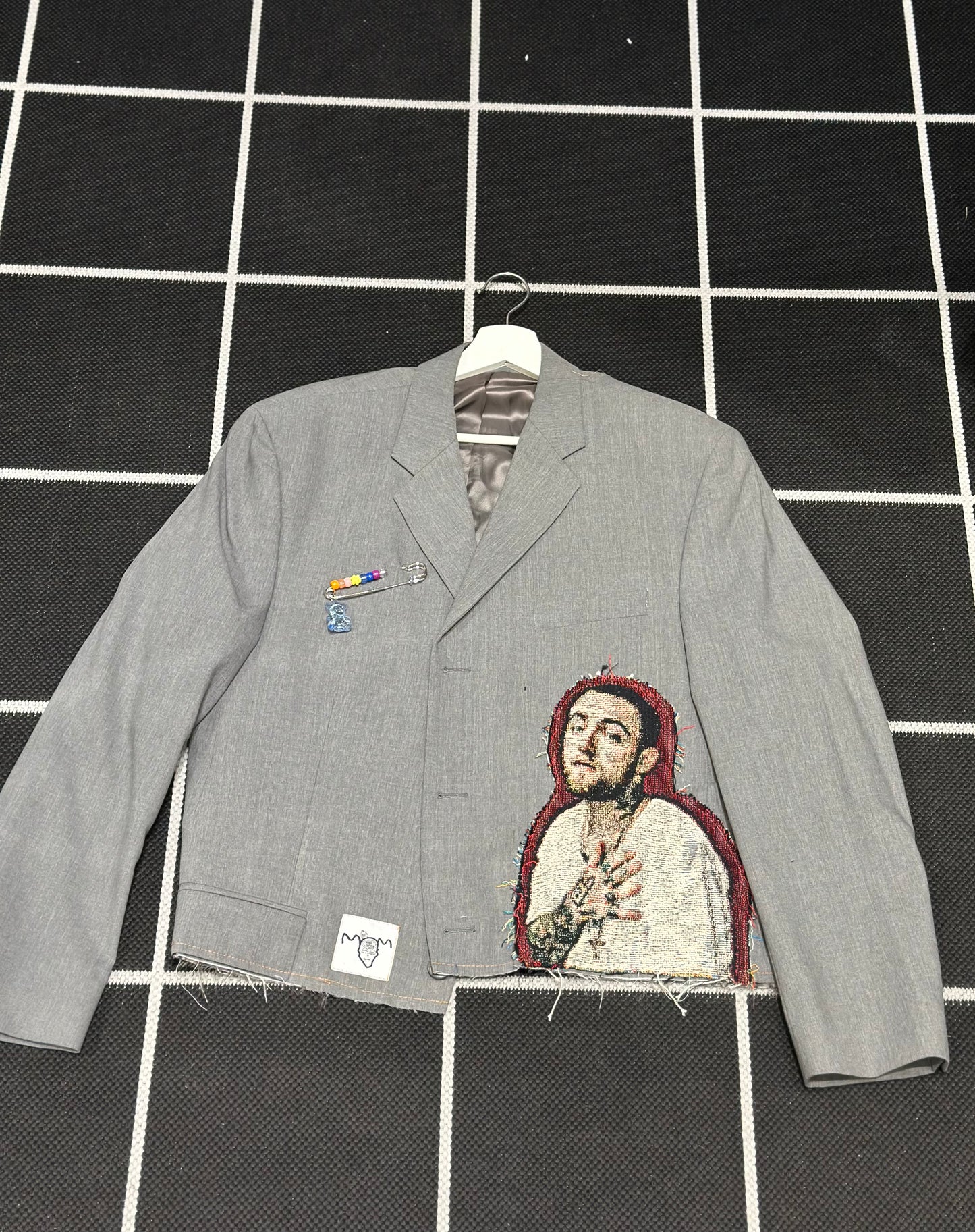 ANGEL GENTLE: UPCLYCLED CROPPED BLAZER