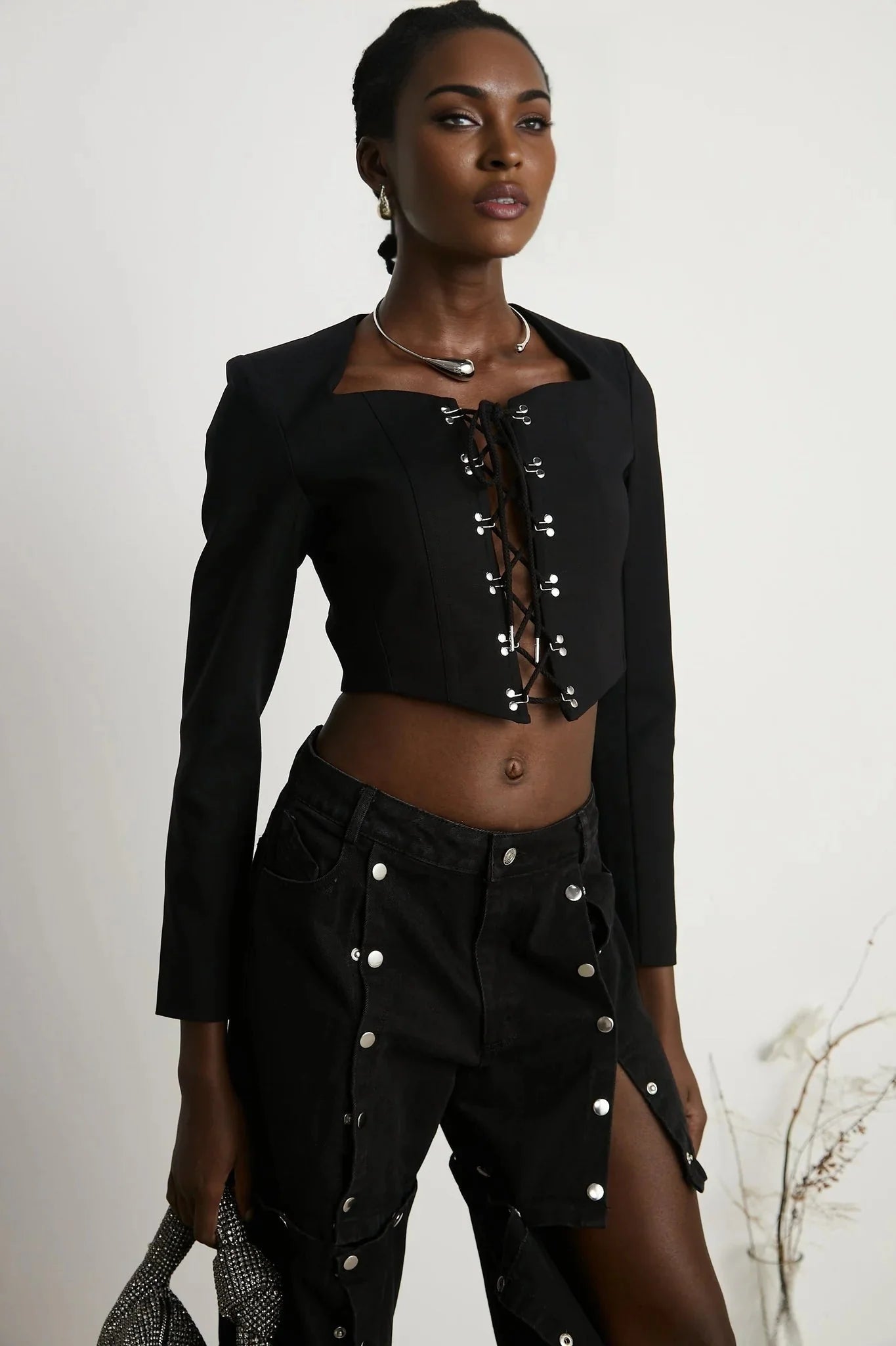 8586 BEULAH STYLE BLACK CROP BLAZER