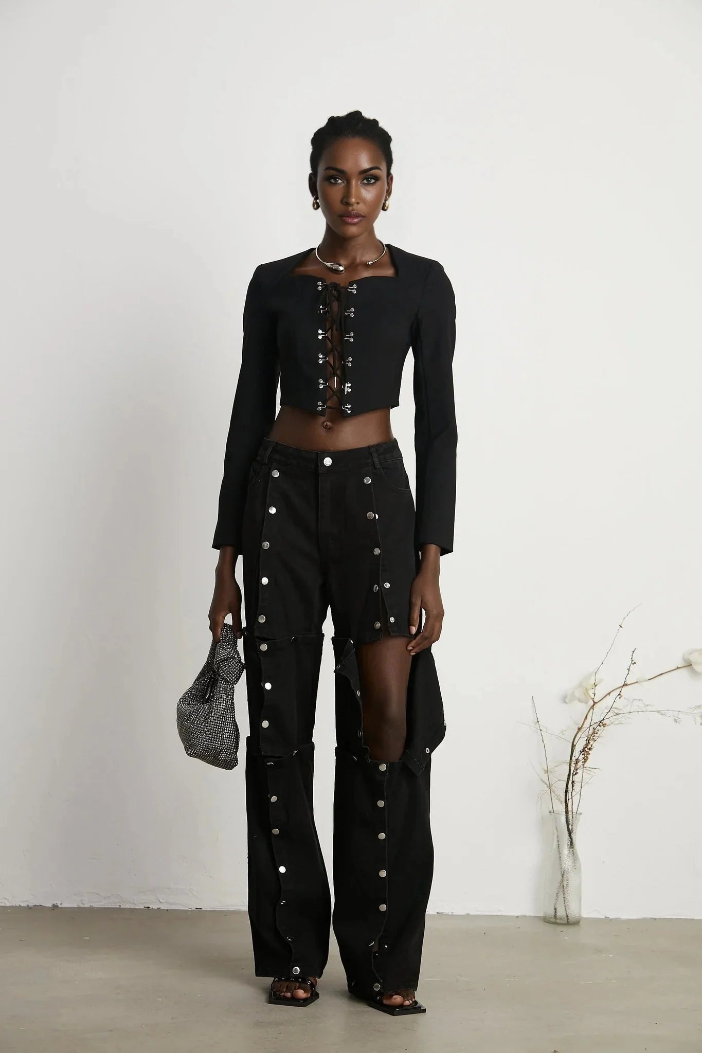 8586 BEULAH STYLE BLACK CROP BLAZER