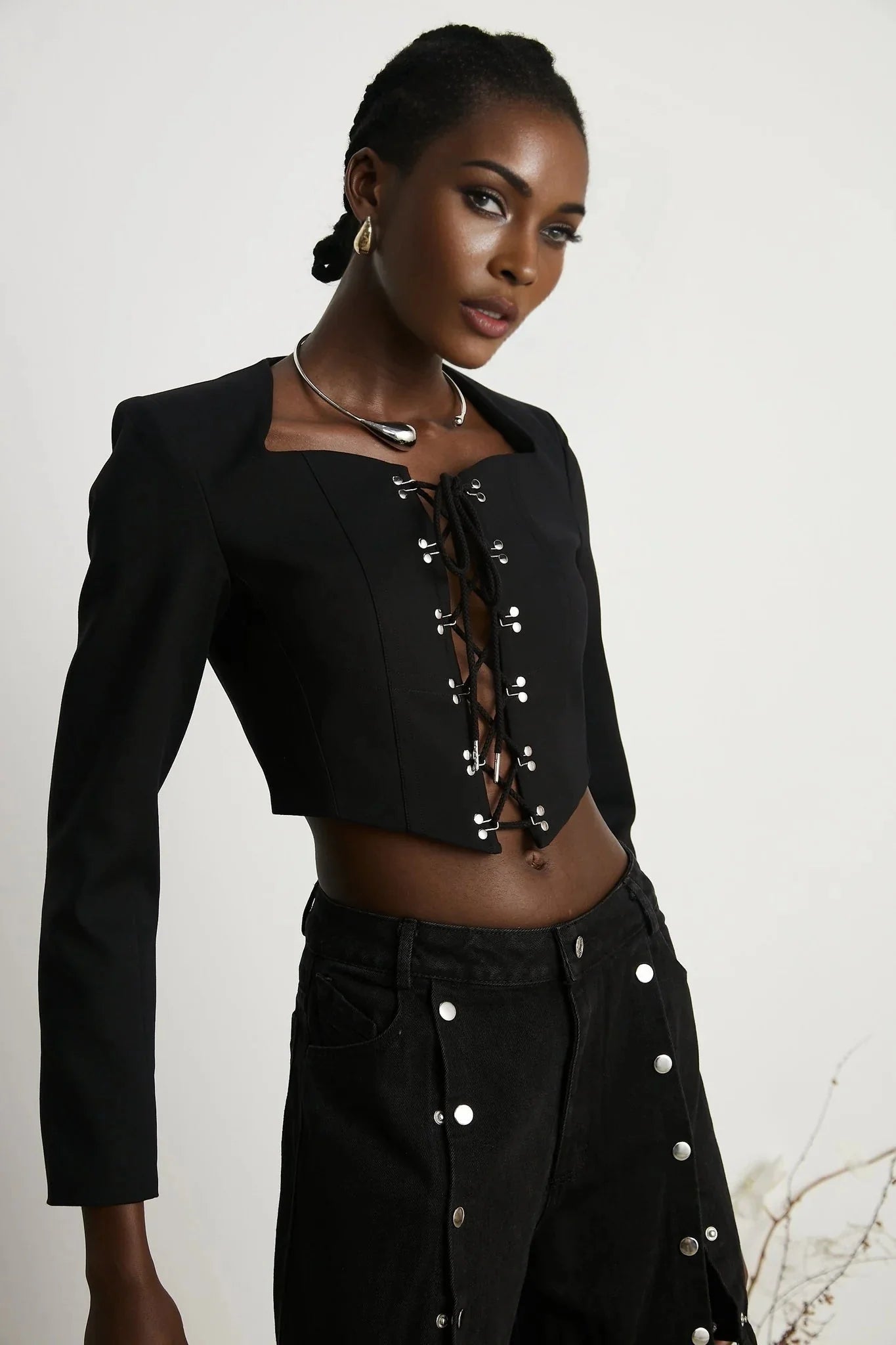 8586 BEULAH STYLE BLACK CROP BLAZER