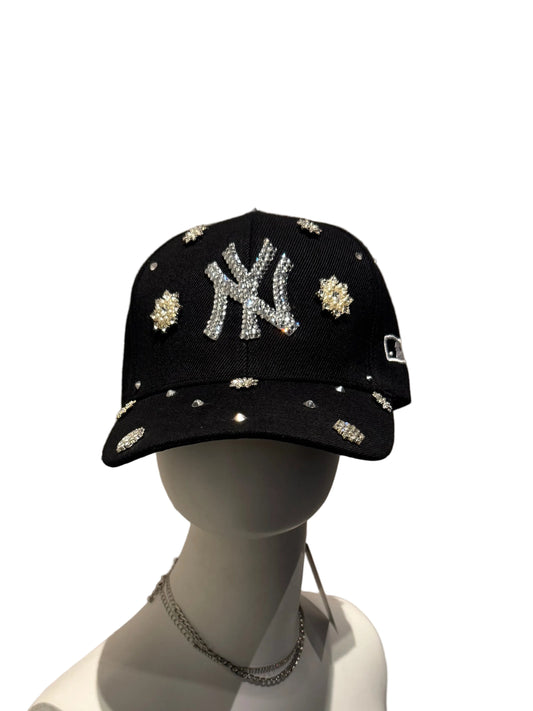 THE BEDAZZLED CAP: YANKEES SNOWFLAKE
