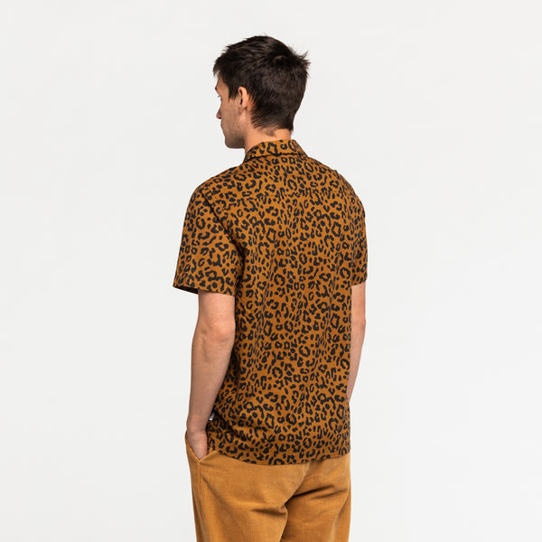 BANKS JOURNAL CAMEL SHORT SLEEVE BUTTON UP SHIRT - 8586 (back view on model)