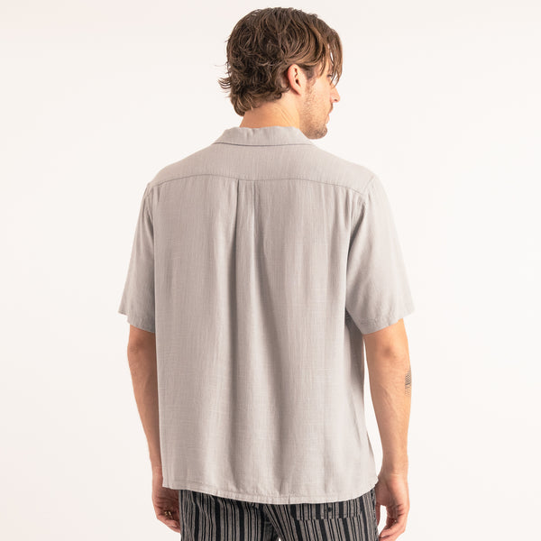 BANKS JOURNAL GRAY LINEN WOVEN SHIRT (back view on model) - 8586