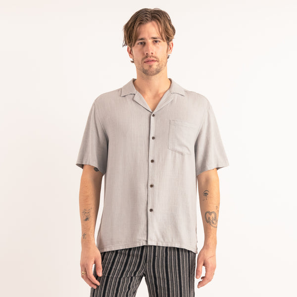 BANKS JOURNAL GREY LINEN BUTTON UP SHIRT (on model) - 8586