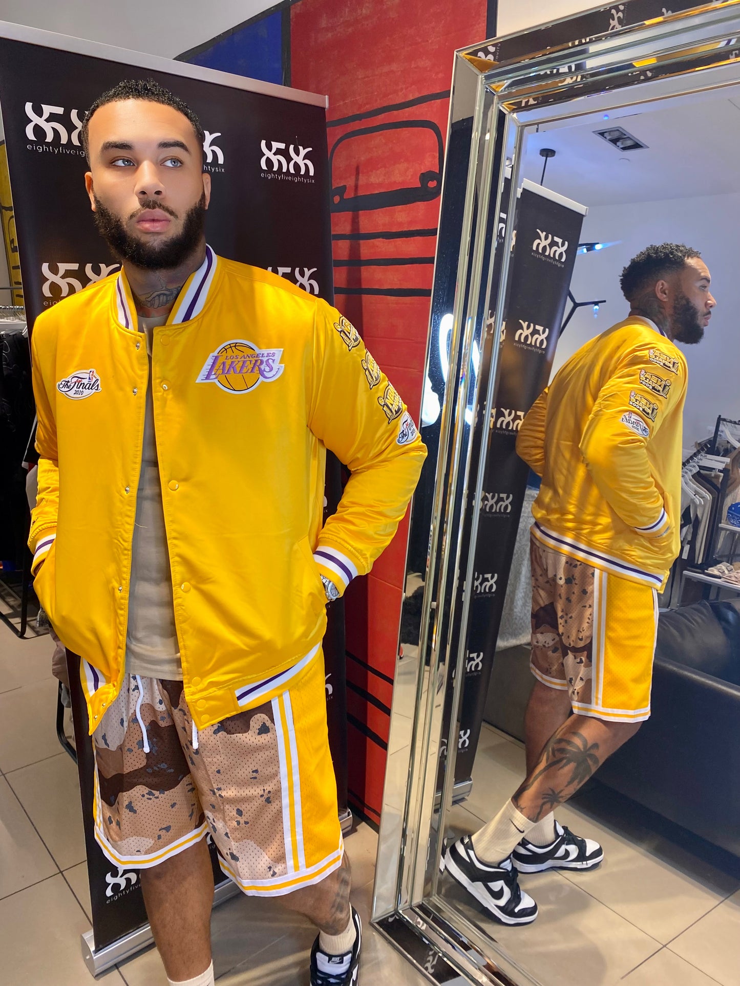 MITCHELL & NESS: Men's Los Angeles Lakers Champ City Patches Satin Jacket