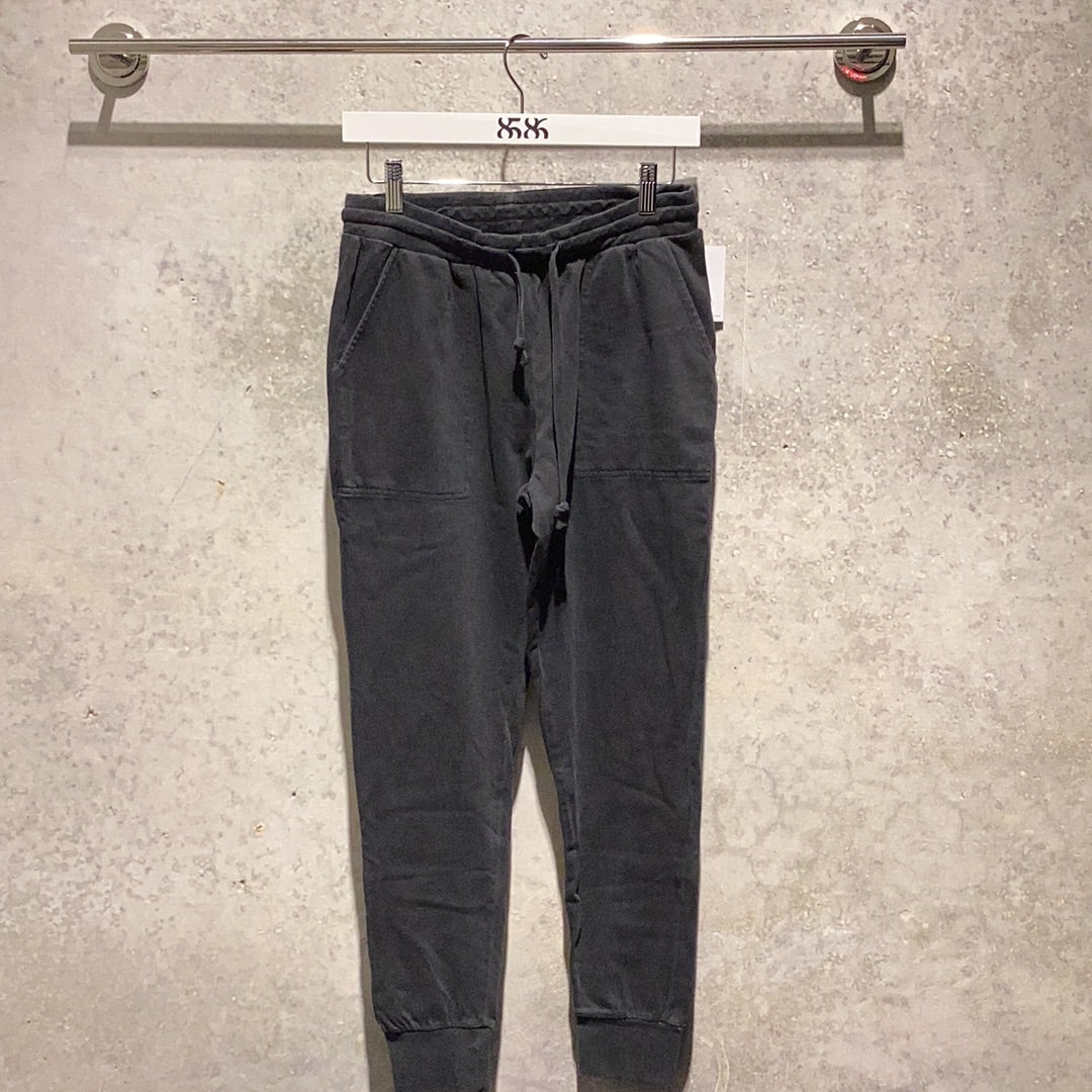 8586: DRAWSTRING STRETCH JOGGERS (front view)