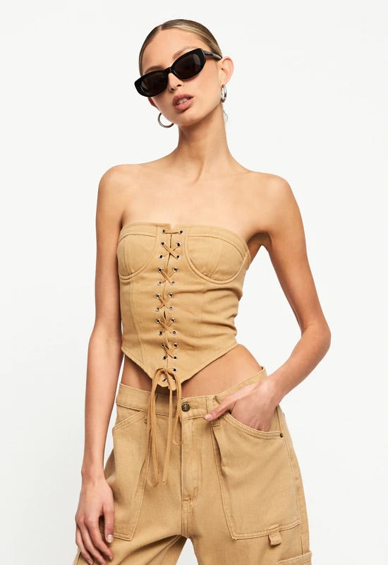 LIONESS EAST GATE CORSET STONE - 8586 (front view on model)