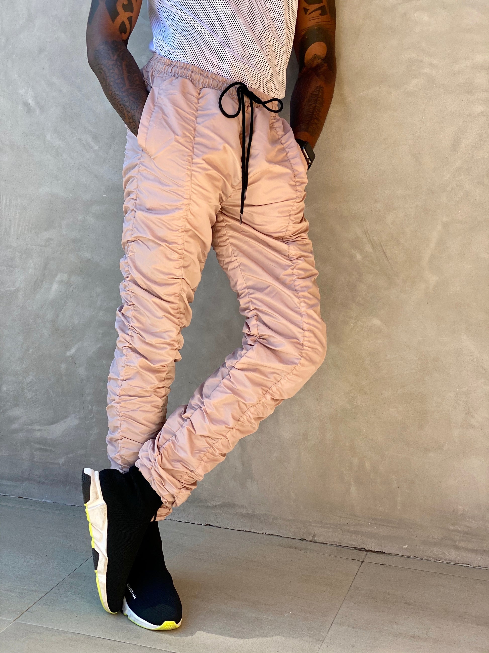 EPTM: COMPRESSED NYLON PANTS PINK (model view)